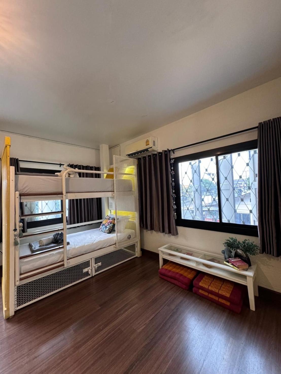 Chiza Hostel Chiangmai เชียงใหม่ ภายนอก รูปภาพ