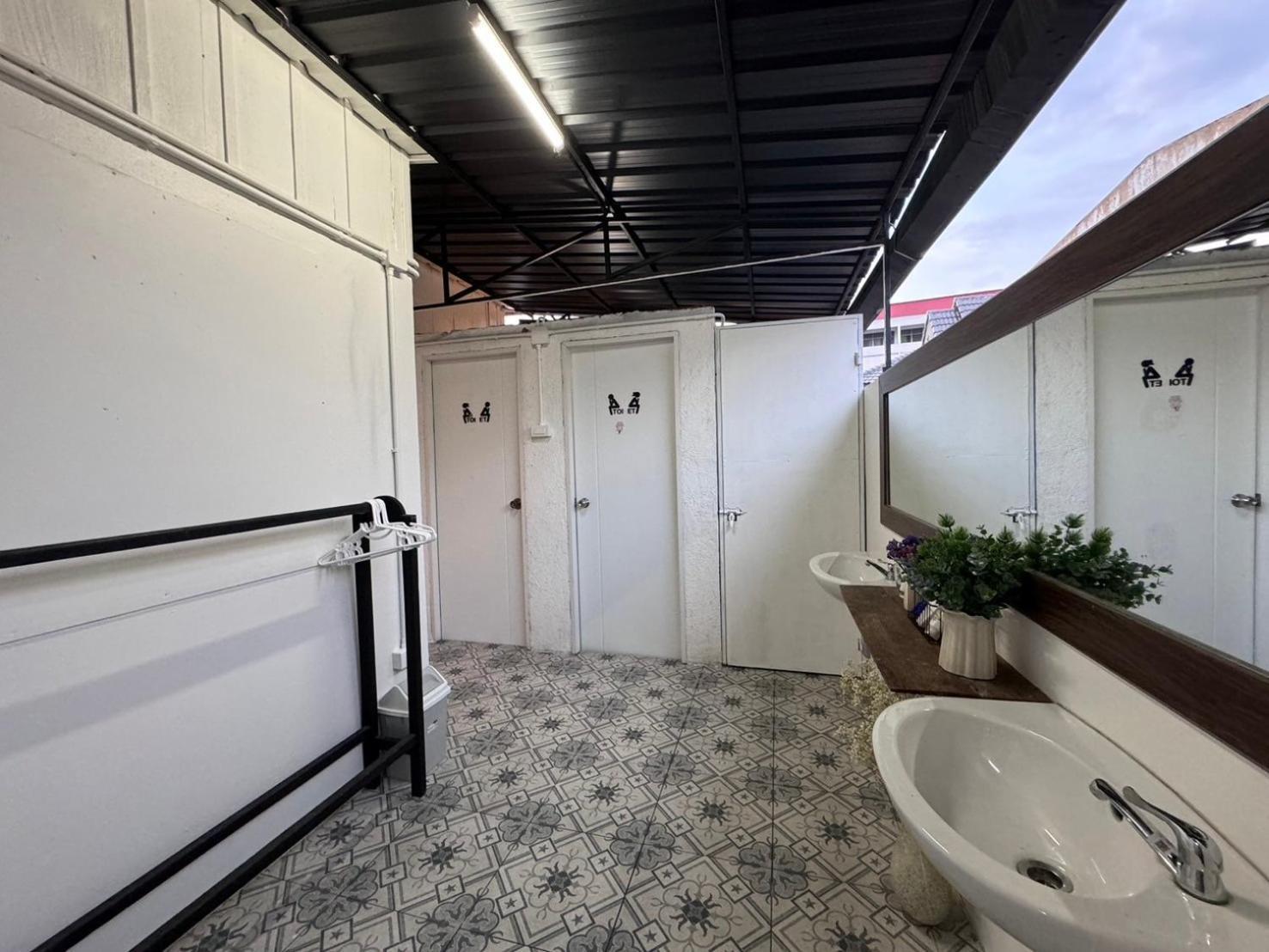 Chiza Hostel Chiangmai เชียงใหม่ ภายนอก รูปภาพ