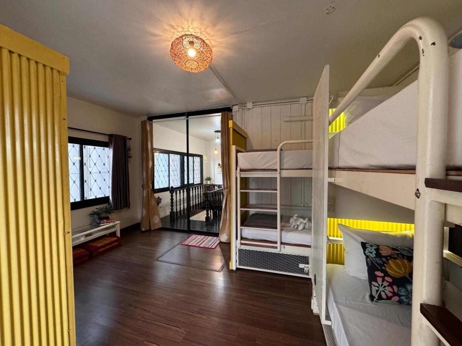 Chiza Hostel Chiangmai เชียงใหม่ ภายนอก รูปภาพ